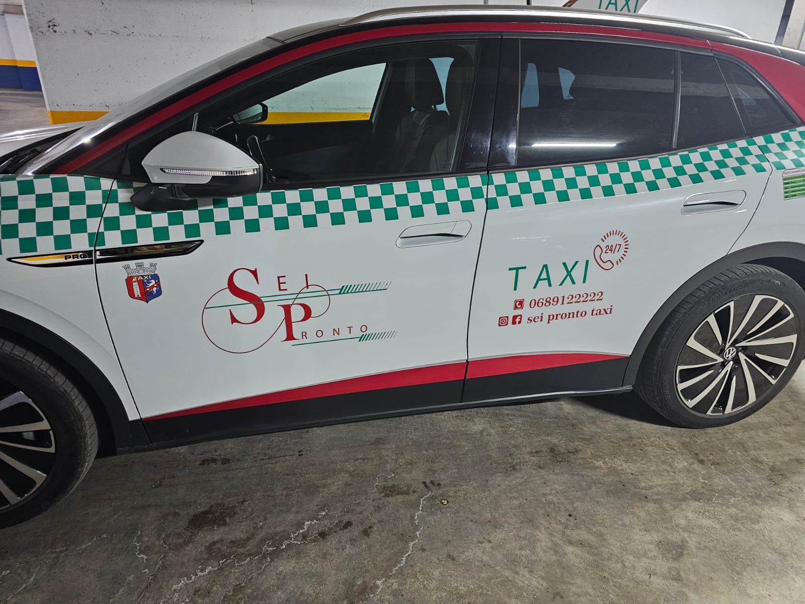 Veshje me adeziv e automjetit